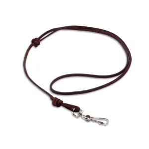 Dunkelbraunes Pfeifenband mit einem Haken am Ende.